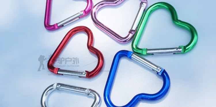 1 Stück herzförmiger Aluminium-Karabiner-Schlüsselanhänger-Clip, Outdoor-Schlüsselring-Haken, Wasserflasche, Hängeschnalle, Reiseset, Zubehör 